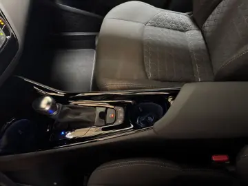 TOYOTA C-HR Hybrid Team D   CarPlay & Android Auto   Si