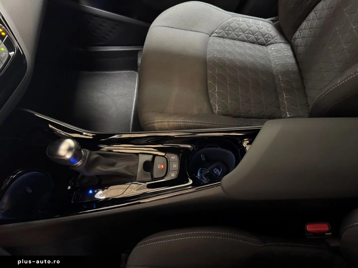 TOYOTA C-HR Hybrid Team D   CarPlay & Android Auto   Si