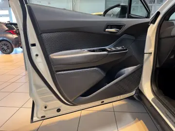 TOYOTA C-HR Hybrid Team D   CarPlay & Android Auto   Si