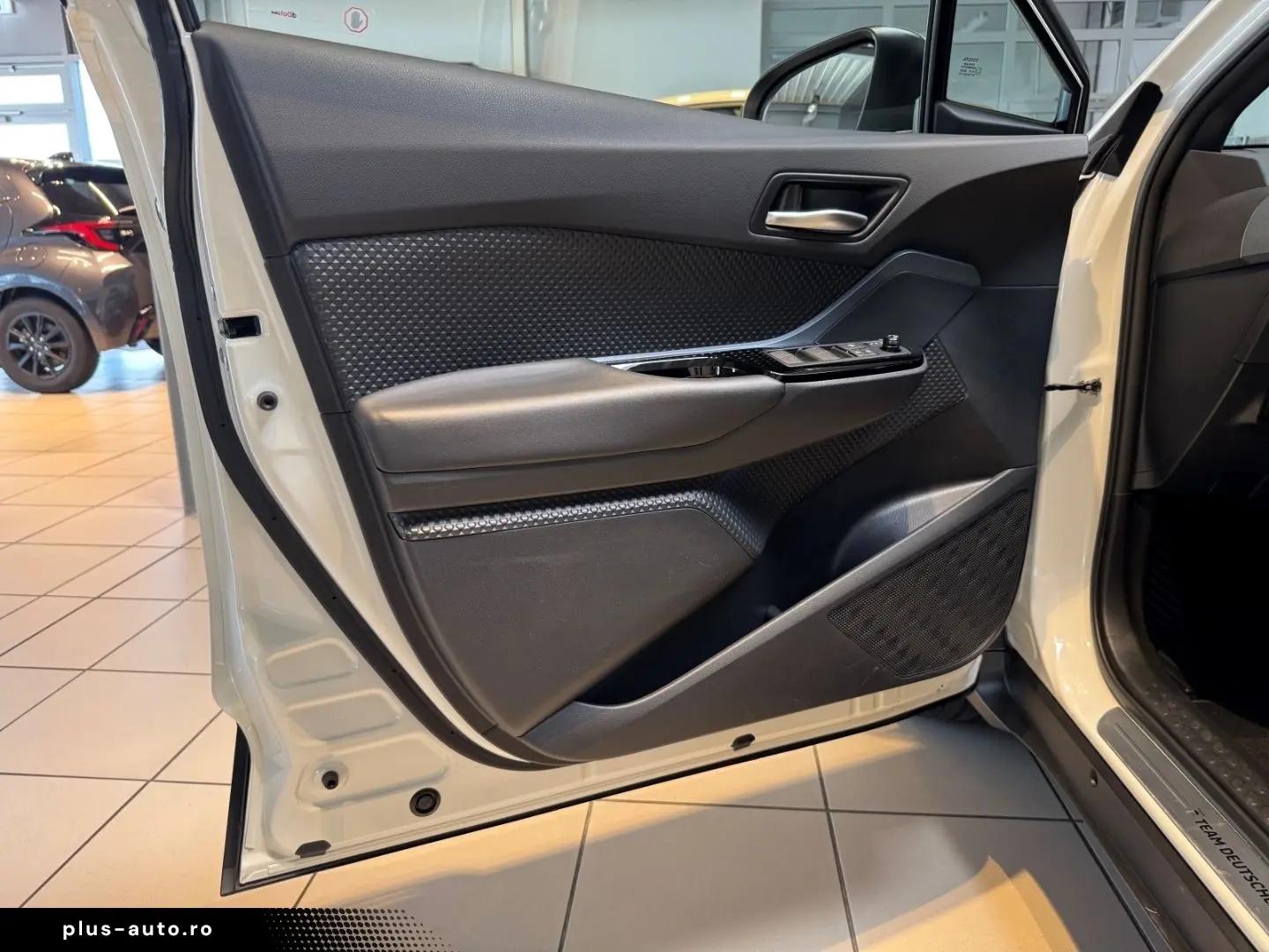 TOYOTA C-HR Hybrid Team D   CarPlay & Android Auto   Si