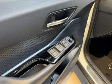 TOYOTA C-HR Hybrid Team D   CarPlay & Android Auto   Si