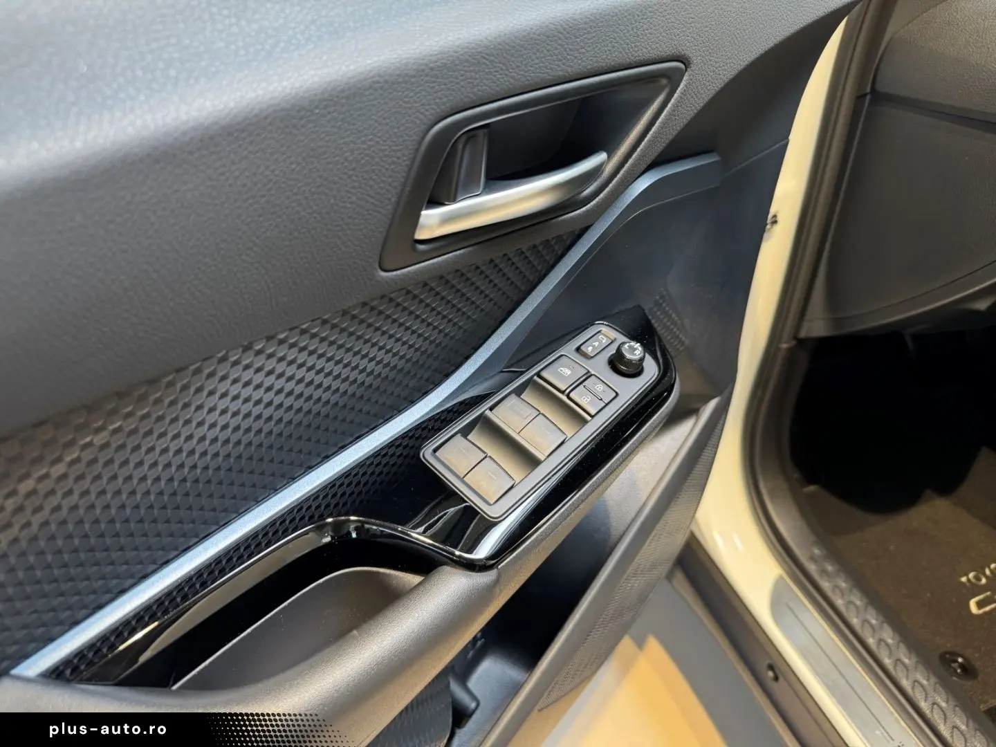 TOYOTA C-HR Hybrid Team D   CarPlay & Android Auto   Si