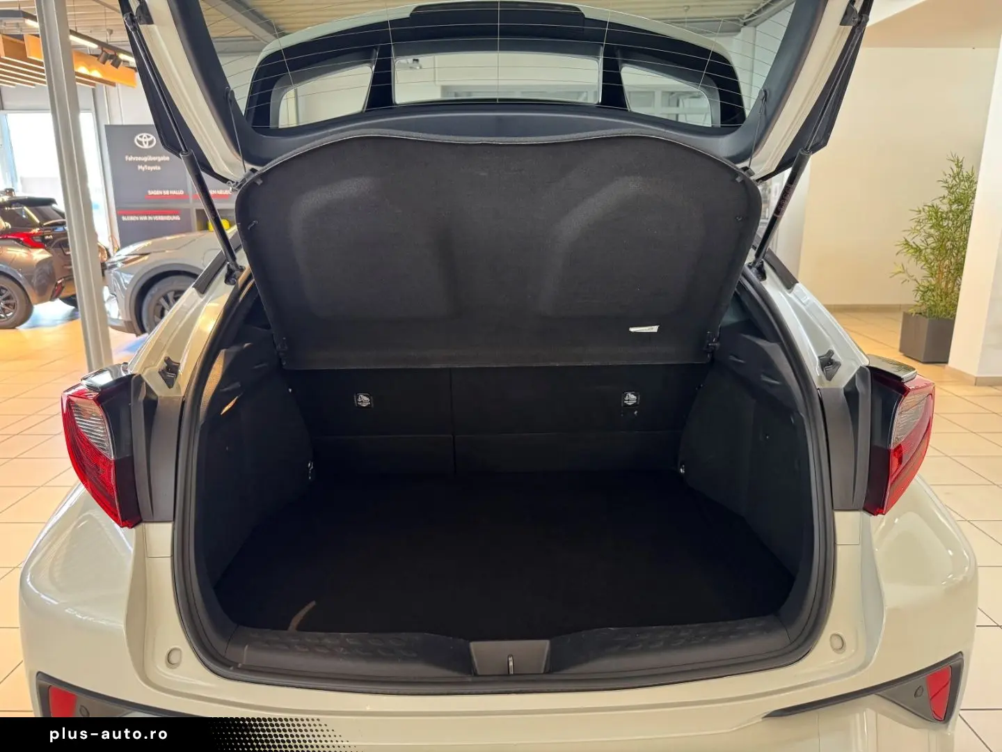 TOYOTA C-HR Hybrid Team D   CarPlay & Android Auto   Si