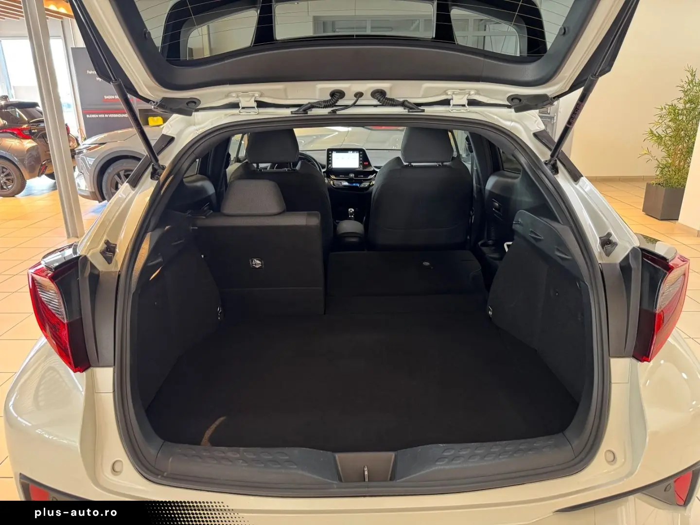 TOYOTA C-HR Hybrid Team D   CarPlay & Android Auto   Si