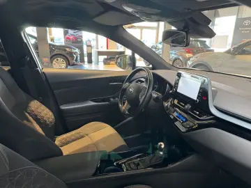 TOYOTA C-HR Hybrid Team D   CarPlay & Android Auto   Si