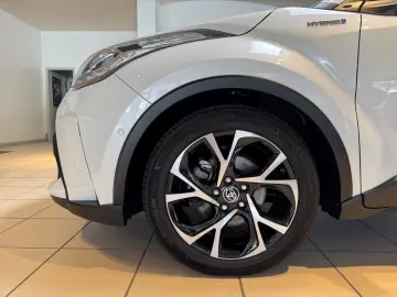 TOYOTA C-HR Hybrid Team D   CarPlay & Android Auto   Si