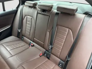 BMW 330e xDrive BrownLeather HUD HiFi Keyless