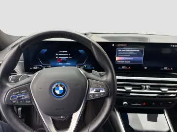 BMW 330e xDrive BrownLeather HUD HiFi Keyless