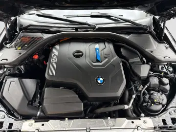 BMW 330e xDrive BrownLeather HUD HiFi Keyless