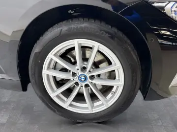 BMW 330e xDrive BrownLeather HUD HiFi Keyless