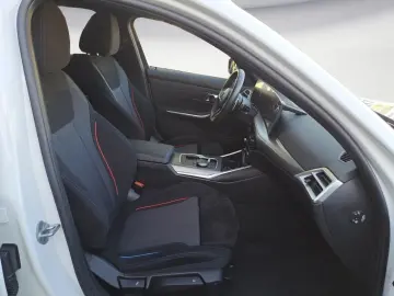 BMW 320d xDrive M Sport Head Up