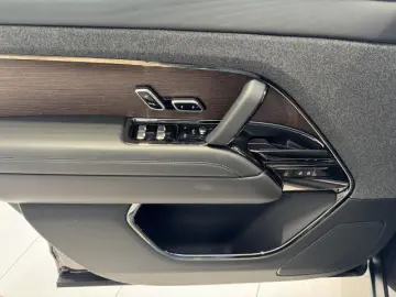 LAND ROVER Range Rover Sport P460e Hybrid SE Dynamic AHK