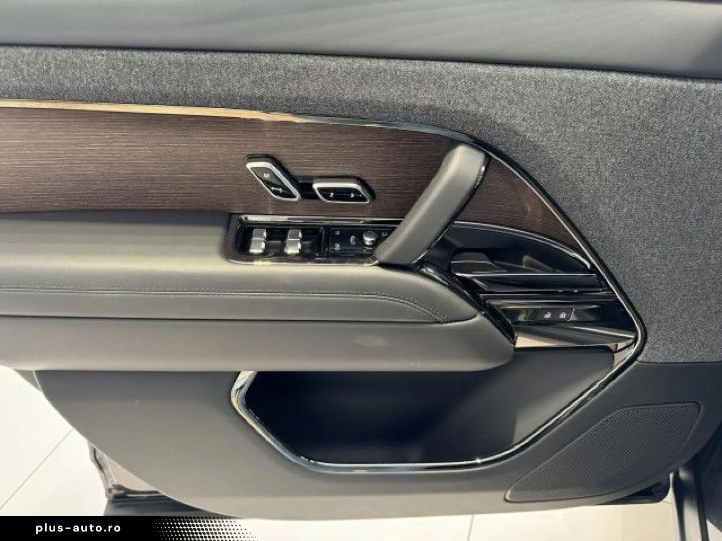 LAND ROVER Range Rover Sport P460e Hybrid SE Dynamic AHK