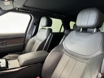 LAND ROVER Range Rover Sport P460e Hybrid SE Dynamic AHK