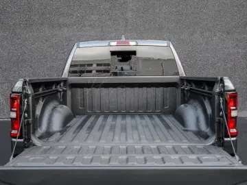 Dodge RAM 1500 Night 5.7L V8 HEMI