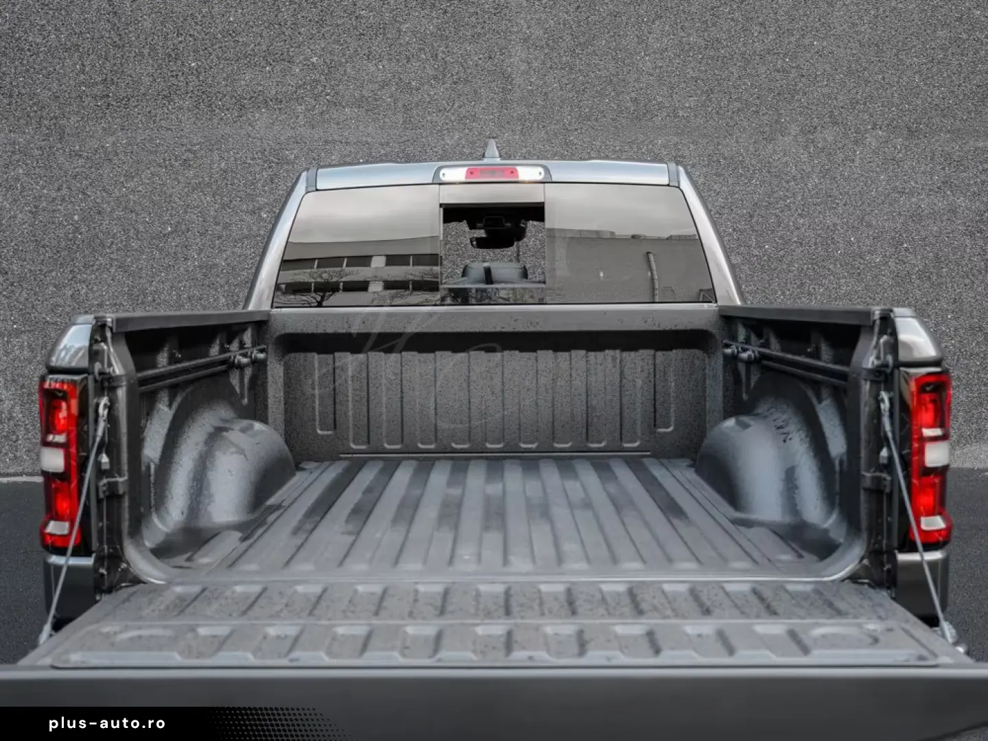 Dodge RAM 1500 Night 5.7L V8 HEMI