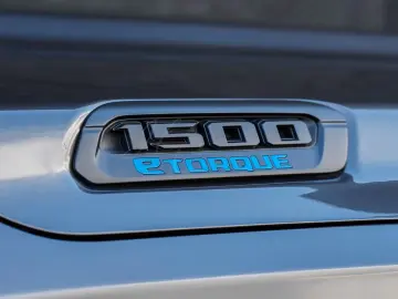 Dodge RAM 1500 Night 5.7L V8 HEMI