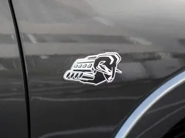 Dodge RAM 1500 Night 5.7L V8 HEMI