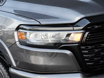 Dodge RAM 1500 Night 5.7L V8 HEMI