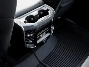 Dodge RAM 1500 Night 5.7L V8 HEMI