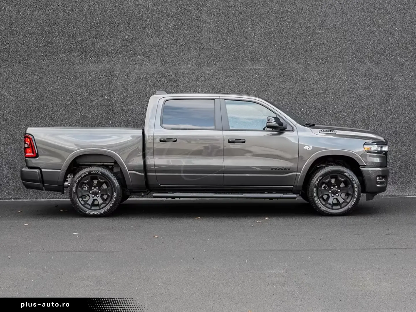 Dodge RAM 1500 Night 5.7L V8 HEMI