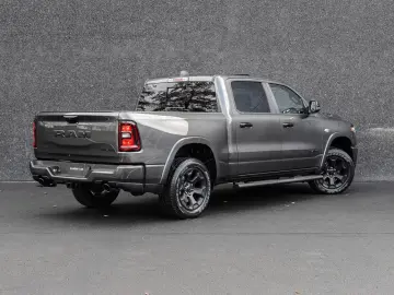 Dodge RAM 1500 Night 5.7L V8 HEMI