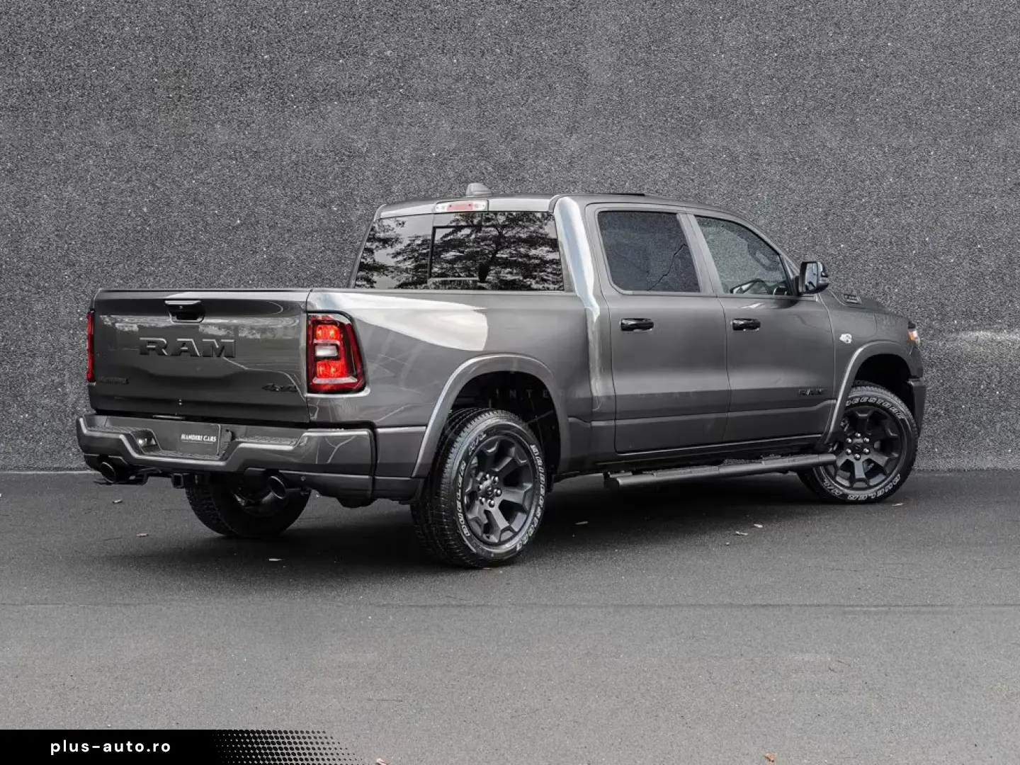 Dodge RAM 1500 Night 5.7L V8 HEMI