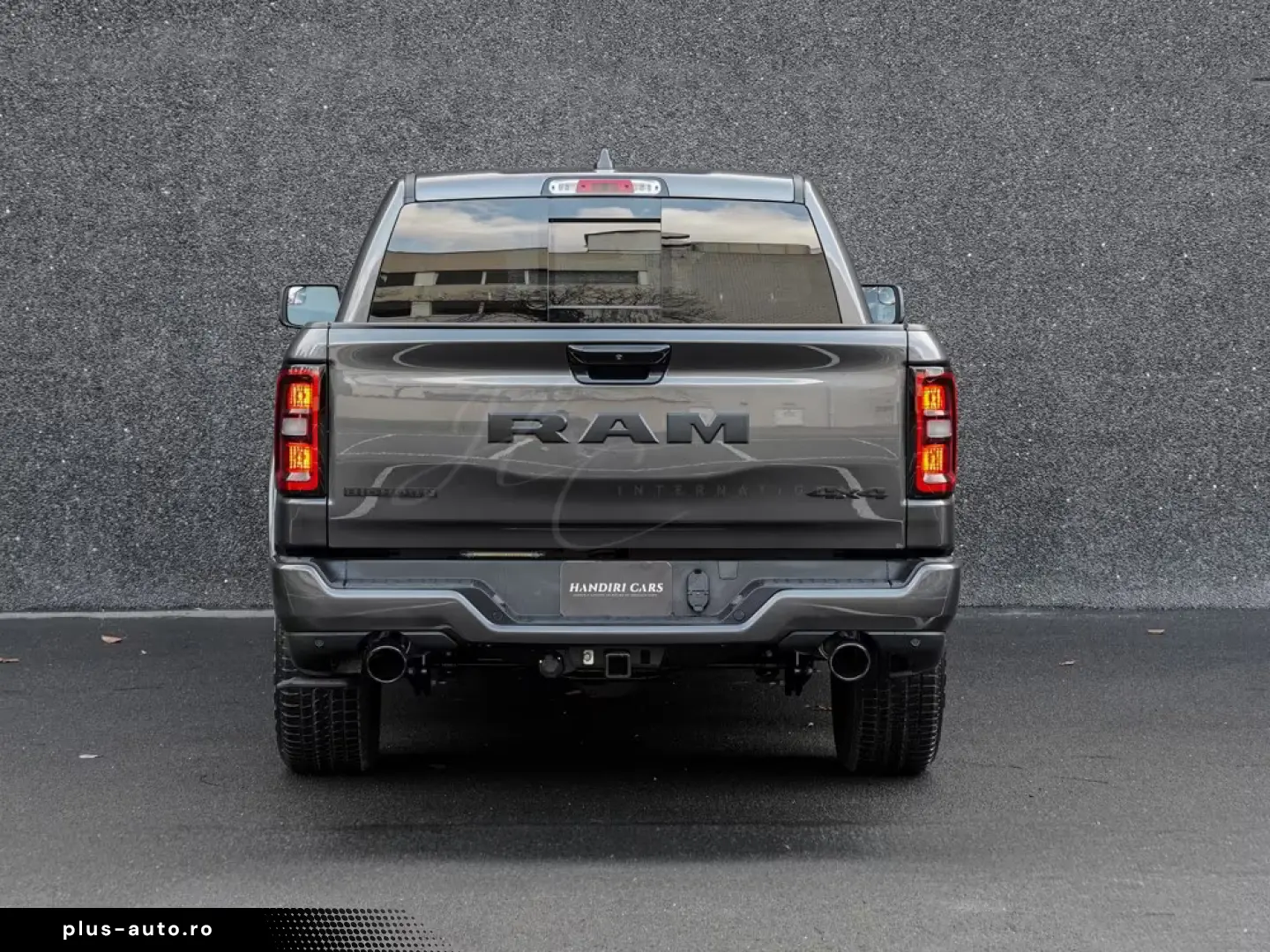 Dodge RAM 1500 Night 5.7L V8 HEMI