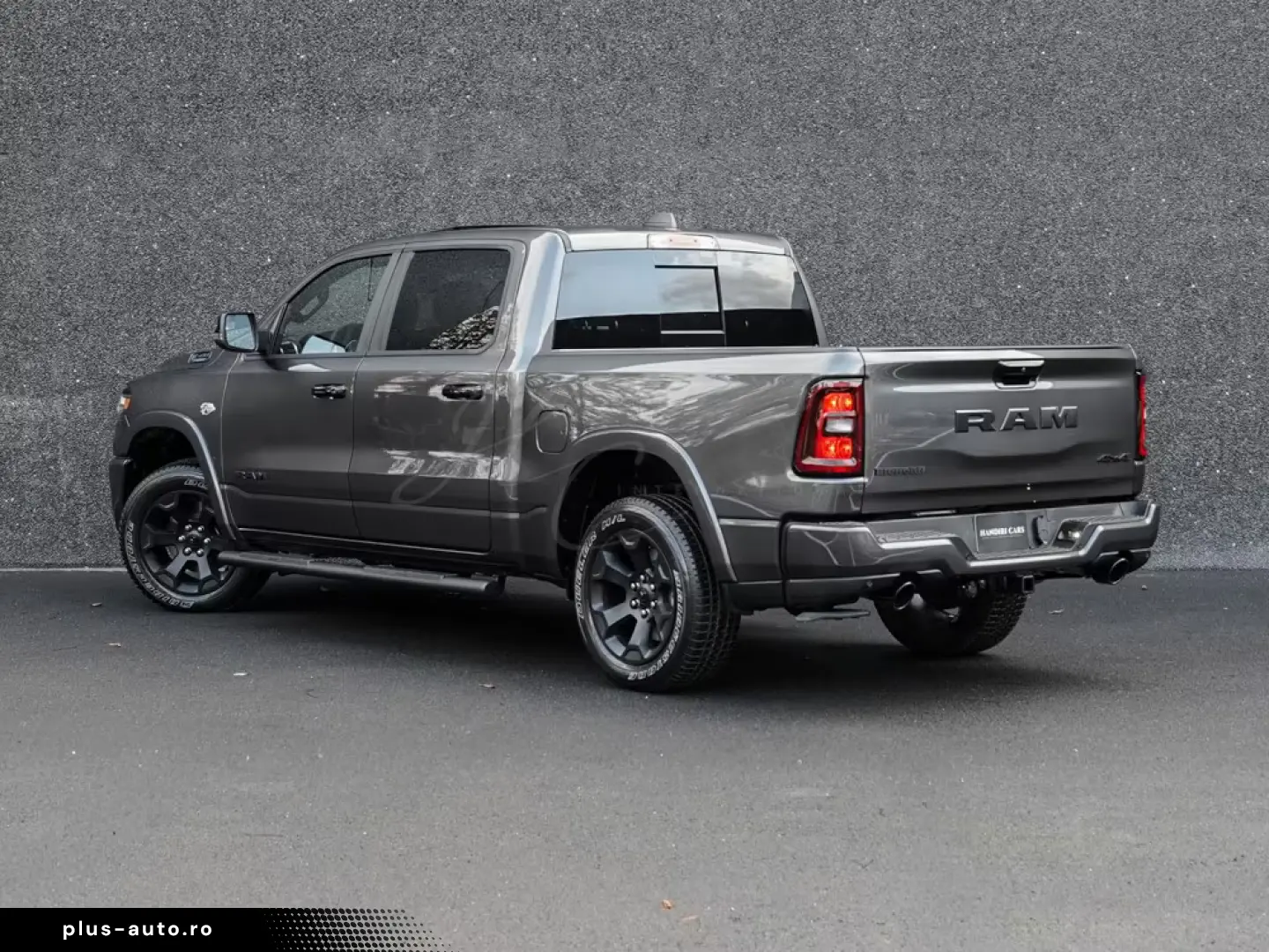 Dodge RAM 1500 Night 5.7L V8 HEMI