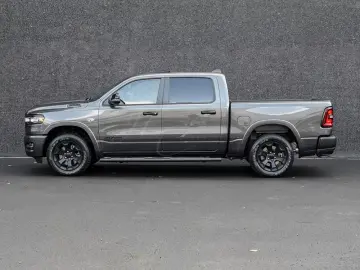 Dodge RAM 1500 Night 5.7L V8 HEMI