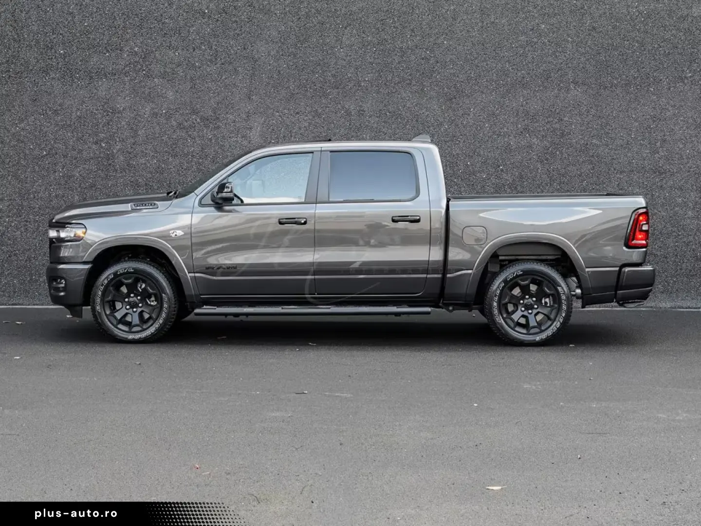 Dodge RAM 1500 Night 5.7L V8 HEMI