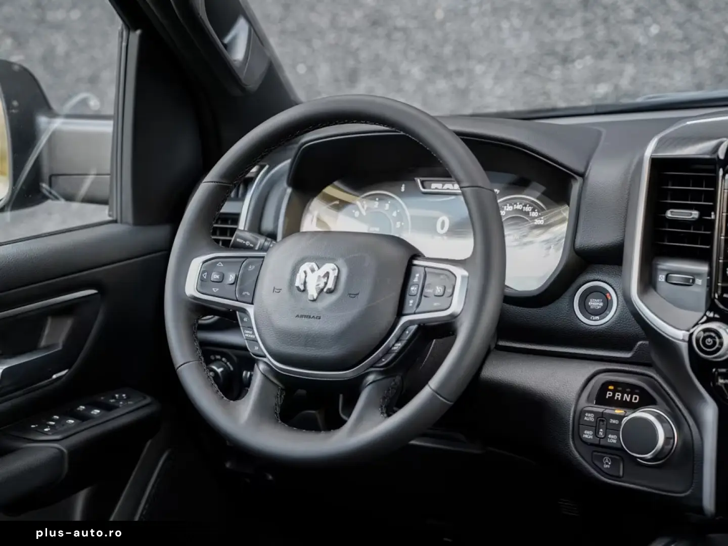 Dodge RAM 1500 Night 5.7L V8 HEMI