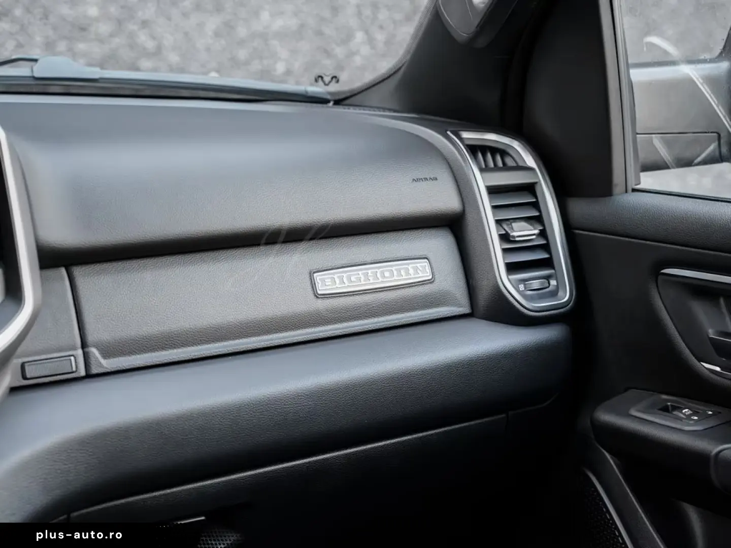 Dodge RAM 1500 Night 5.7L V8 HEMI