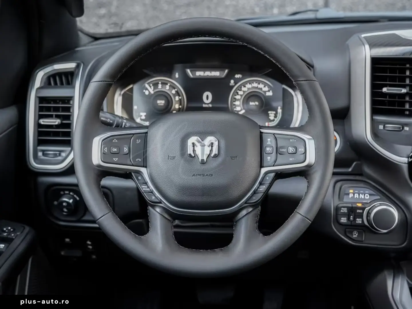 Dodge RAM 1500 Night 5.7L V8 HEMI