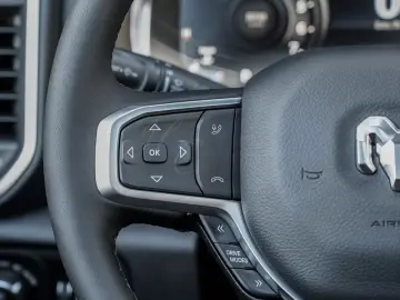 Dodge RAM 1500 Night 5.7L V8 HEMI