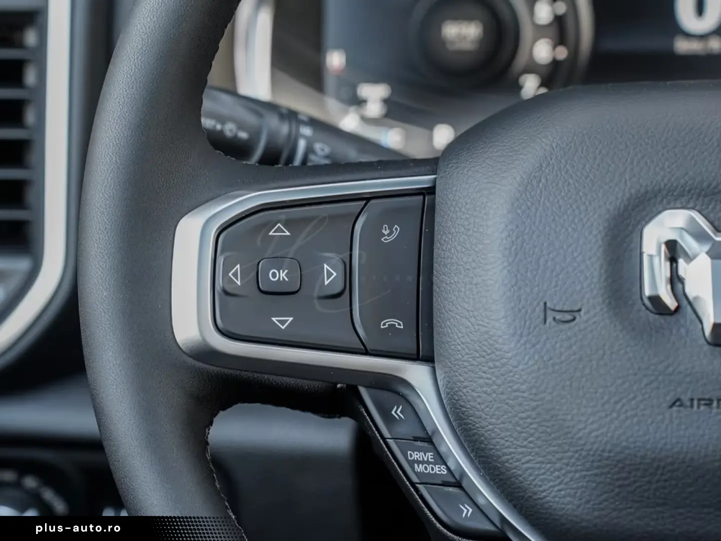 Dodge RAM 1500 Night 5.7L V8 HEMI