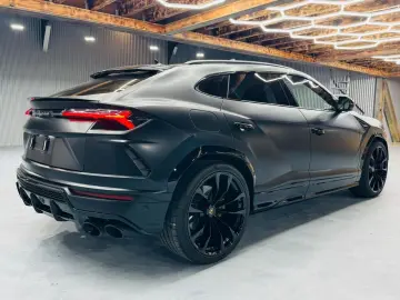 LAMBORGHINI Urus 4.0 V8 Panorama B&O Anima Massage 23