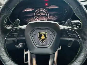 LAMBORGHINI Urus 4.0 V8 Panorama B&O Anima Massage 23