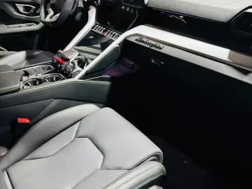 LAMBORGHINI Urus 4.0 V8 Panorama B&O Anima Massage 23