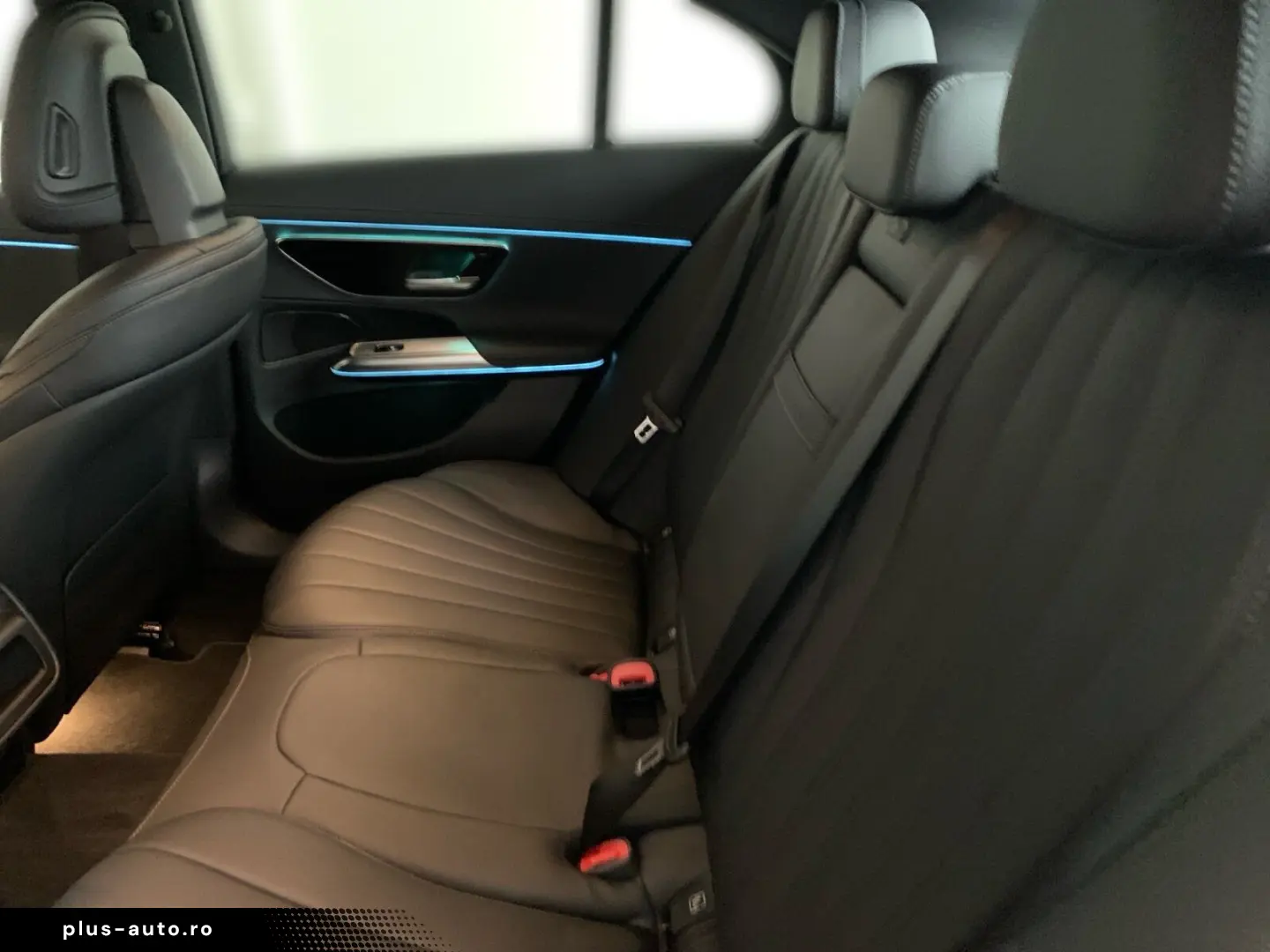 MERCEDES-BENZ E 300 e Limousine  AMG AHK MEMO 360  MBUX