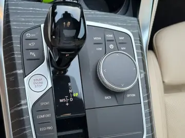 BMW xDrive  BSI-Paket  HUD  LASER  360  H&K