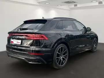 AUDI Q8 55 TFSI quattro  AHK B&O PANO MATRIX