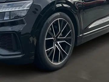 AUDI Q8 55 TFSI quattro  AHK B&O PANO MATRIX