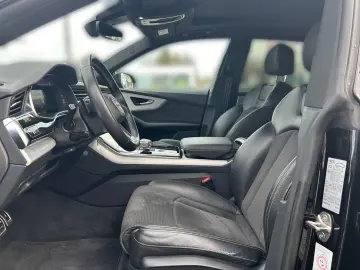 AUDI Q8 55 TFSI quattro  AHK B&O PANO MATRIX