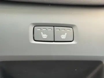 VOLVO XC90 Plus Bright B5 AWD 7-Sitzer El. Panodach Na