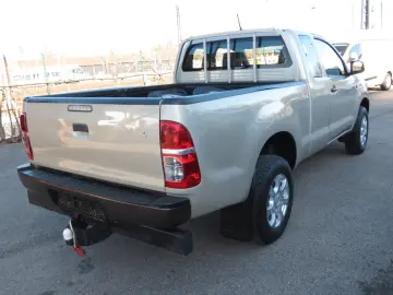 TOYOTA Hilux Extra Cab 4x4