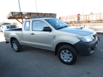 TOYOTA Hilux Extra Cab 4x4