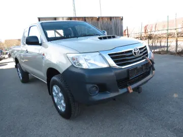 TOYOTA Hilux Extra Cab 4x4