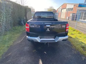 MITSUBISHI L200 Plus Club Cab 4WD