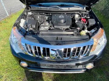 MITSUBISHI L200 Plus Club Cab 4WD